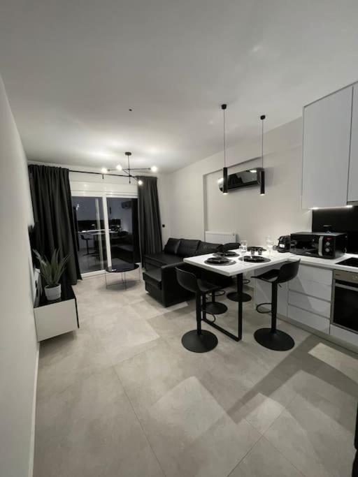Elite With Private Parking Apartment Kavala