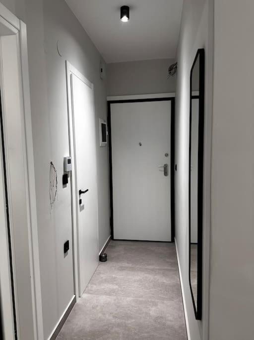 Elite With Private Parking Apartment