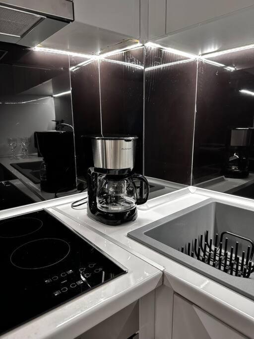 Elite With Private Parking Apartment